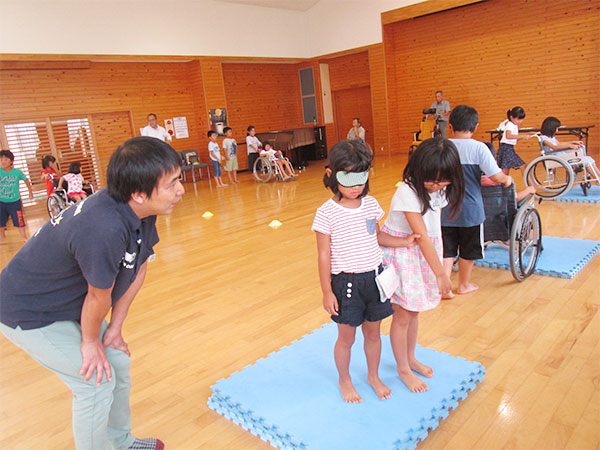 地域の人たちとの介護教室の様子1