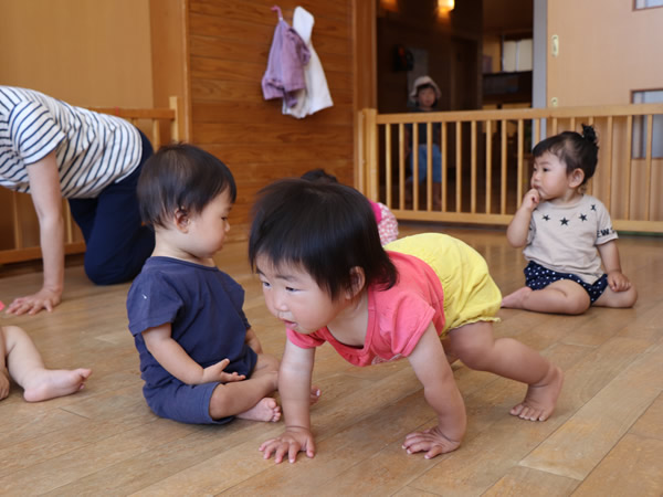 リズム運動1歳児の様子